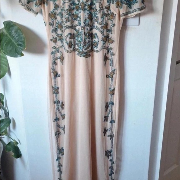 Elegant Cream Dress with Blue Embroidery - Picture 3 of 3